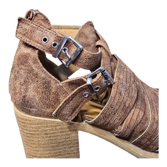 Qupid Brown Faux Suede Leather Stacked Heel Cut Out Buckle Boots ~ Size 9 - Picture 4 of 8